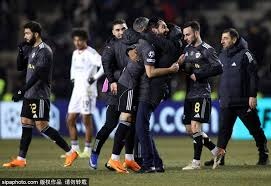 阿里纳斯：欧文晚上11点找我去他家吃牛排，结果他拉着我打单挑！